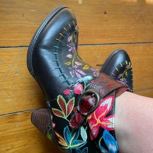 Really cute booties!